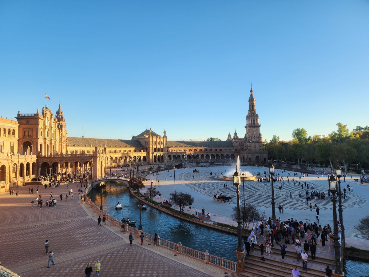 Seville Travel Guide: Top Attractions and&nbsp;Tips