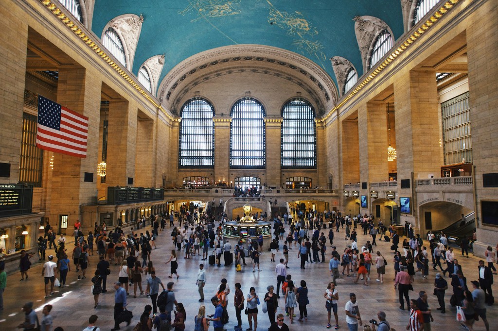 A wide view of Grand Central Station at its busiest.